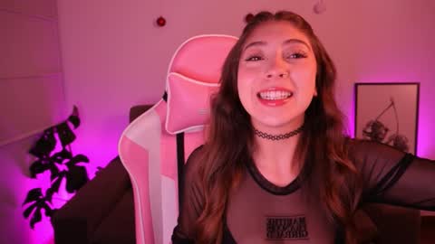 Snapshot of annie_evans24 chatting on 6, 1, 2025 Annie Evans online show from 6, 1, 2025