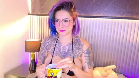 ANNIE HAWK online show from 17, 7, 2026