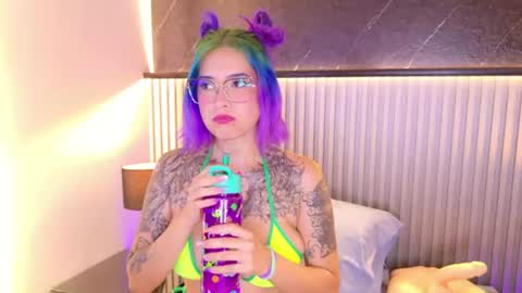 ANNIE HAWK online show from 4, 8, 2026