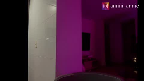 JEANNE no olvides seguirme dont forget follow me  uu online show from 19, 12, 2025