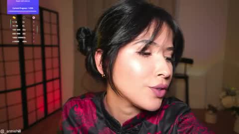 anniehillofficial_ online show from 26, 4, 2026