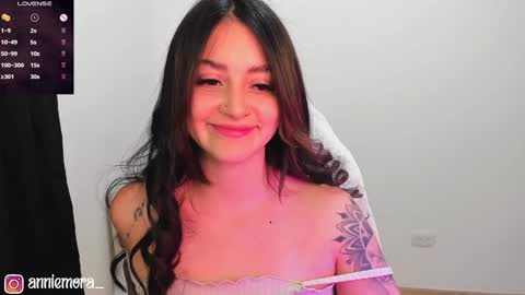 Annie online show from 25, 1, 2025