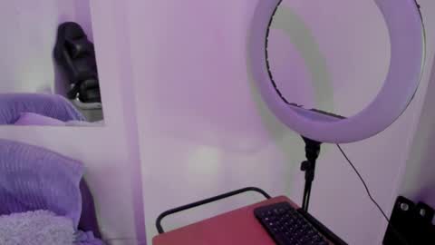 Annie Evans  online show from 24, 9, 2025