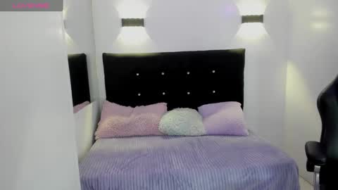 Annie Evans  online show from 25, 9, 2025