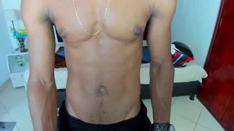 Snapshot of anthoy_wayans chatting on 8, 2, 2025 online show from 8, 2, 2025