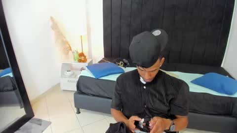 Snapshot of anthoy_wayans chatting on 18, 2, 2025 online show from 18, 2, 2025