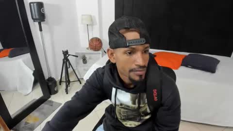 Snapshot of anthoy_wayans chatting on 5, 10, 2025 online show from 5, 10, 2025