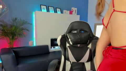 Snapshot of anto_thompson chatting on 27, 5, 2026 Antonella online show from 27, 5, 2026