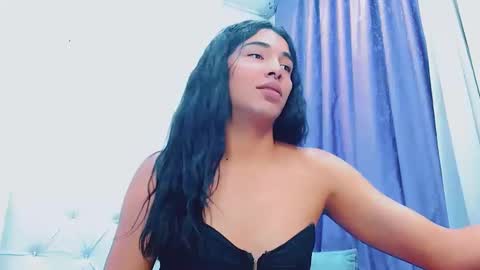 antonela_xx3 online show from 7, 5, 2026