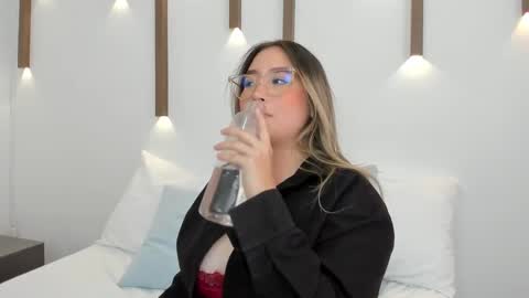 A N T O N E L L A  online show from 23, 1, 2025