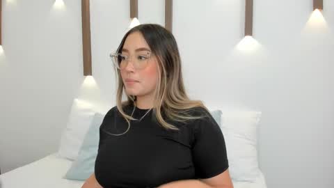 A N T O N E L L A  online show from 24, 1, 2025