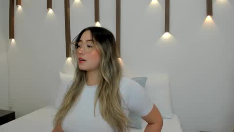 A N T O N E L L A  online show from 25, 1, 2025