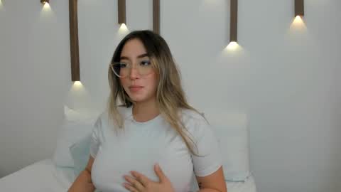 A N T O N E L L A  online show from 25, 1, 2025