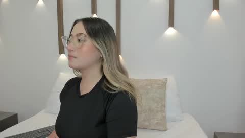 A N T O N E L L A  online show from 29, 1, 2025