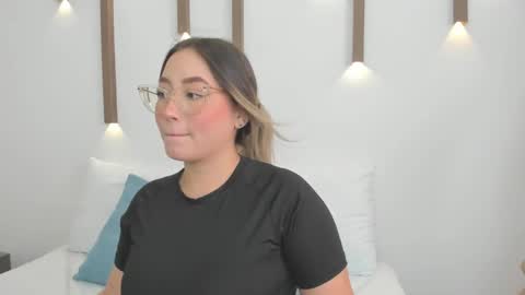 A N T O N E L L A  online show from 4, 2, 2025