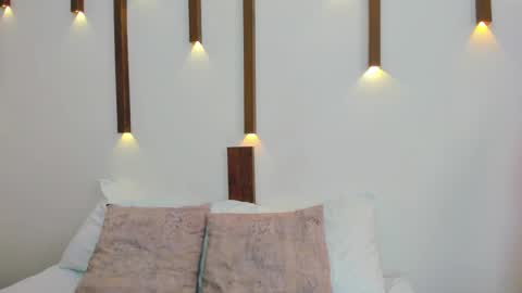 A N T O N E L L A  online show from 4, 3, 2025