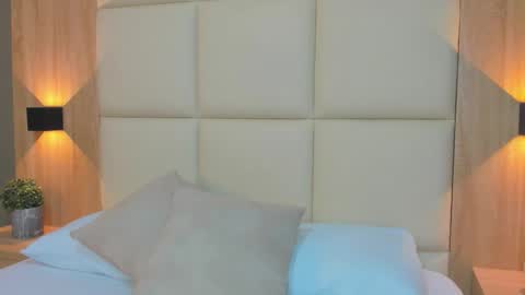 A N T O N E L L A  online show from 4, 11, 2025