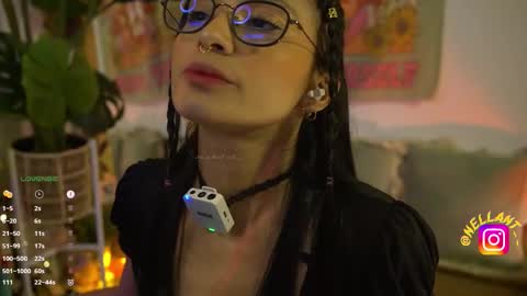 Nell. online show from 8, 11, 2025