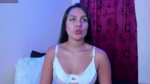 Snapshot of antonella_rod chatting on 4, 12, 2024 antonella_rod online show from 4, 12, 2024