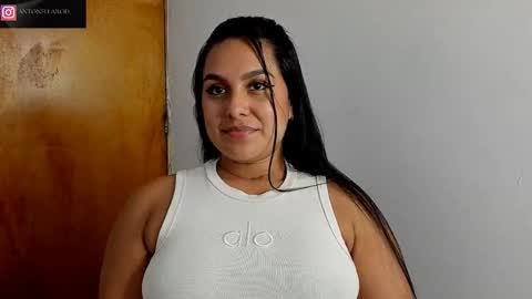 Snapshot of antonella_rod chatting on 21, 11, 2025 antonella_rod online show from 21, 11, 2025