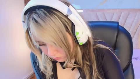 My name is Andrea  thumb up me please its important online show from 20, 2, 2026