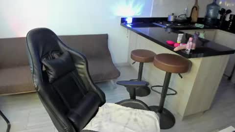 Snapshot of antonellaporter chatting on 4, 8, 2026 help me reach 100 likes babe online show from 4, 8, 2026