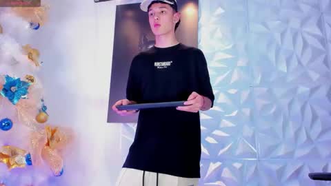 Snapshot of antoniomancinin chatting on 23, 12, 2025 brendan and stiiven online show from 23, 12, 2025