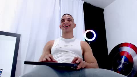 Instagram miguelangel1802  online show from 8, 5, 2026