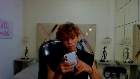 anyelotwink online show from 14, 2, 2026