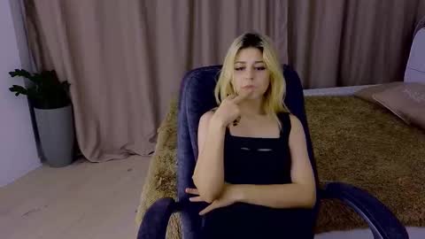 ApheliaStar online show from 1, 12, 2025