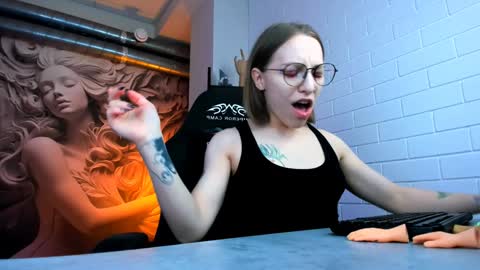 Snapshot of aphexqueen chatting on 3, 2, 2025 APHEX QUEEN online show from 3, 2, 2025