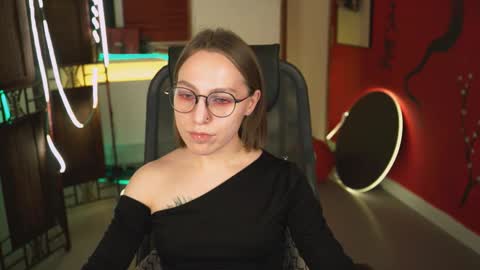 Snapshot of aphexqueen chatting on 4, 2, 2025 APHEX QUEEN online show from 4, 2, 2025