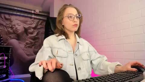 Snapshot of aphexqueen chatting on 19, 9, 2025 APHEX QUEEN online show from 19, 9, 2025