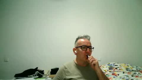 Snapshot of apixaba chatting on 2, 1, 2025 furry bear online show from 2, 1, 2025