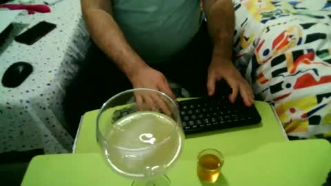 Snapshot of apixaba chatting on 25, 1, 2025 furry bear online show from 25, 1, 2025