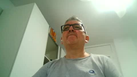 Snapshot of apixaba chatting on 22, 9, 2025 furry bear online show from 22, 9, 2025