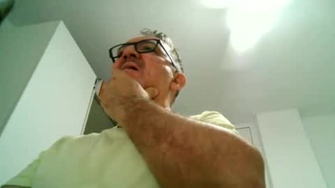 Snapshot of apixaba chatting on 28, 9, 2025 furry bear online show from 28, 9, 2025