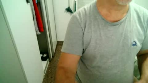 Snapshot of apixaba chatting on 4, 10, 2025 furry bear online show from 4, 10, 2025