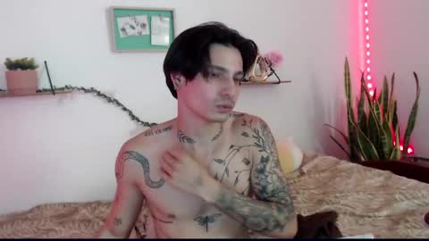 Snapshot of apolo01_ chatting on 4, 1, 2025 Apolo online show from 4, 1, 2025