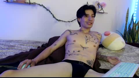 Snapshot of apolo01_ chatting on 12, 1, 2025 Apolo online show from 12, 1, 2025