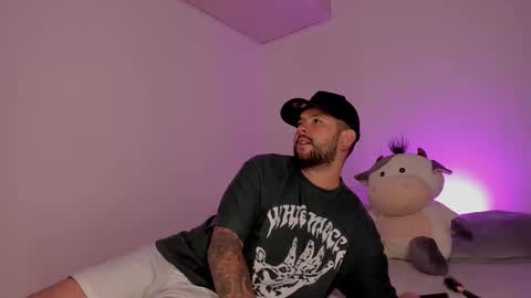 Snapshot of apolorising_ chatting on 17, 9, 2025 Lola Apolo online show from 17, 9, 2025