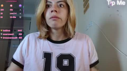 Snapshot of april_dumont5 chatting on 25, 6, 2026 April Dumont online show from 25, 6, 2026