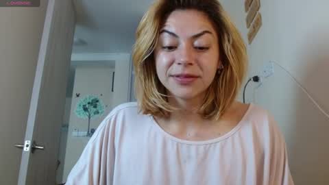 Snapshot of april_dumont5 chatting on 6, 7, 2026 April Dumont online show from 6, 7, 2026