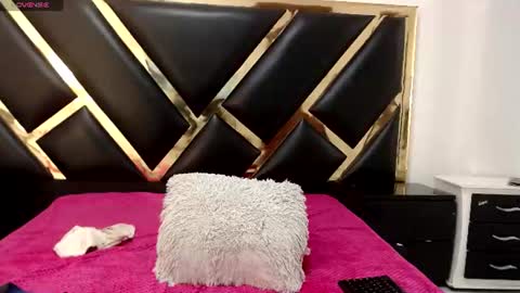 april y crystal online show from 24, 6, 2026