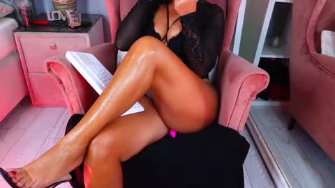 AQueenMonica online show from 18, 9, 2025