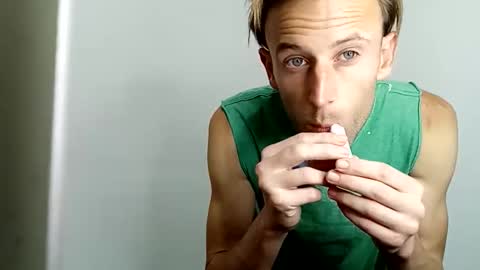 Snapshot of aquilesmade chatting on 30, 10, 2025 Aquilesmade online show from 30, 10, 2025