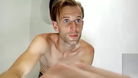 Snapshot of aquilesmade chatting on 5, 11, 2025 Aquilesmade online show from 5, 11, 2025