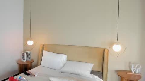  Ara Ferrer  online show from 11, 3, 2026