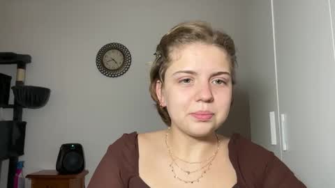 ari_crystal online show from 5, 2, 2026