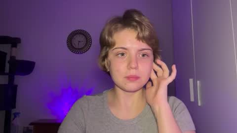 ari_crystal online show from 3, 3, 2026